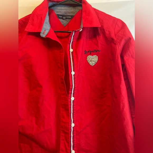 Red Tommy Hilfiger button up love you more Valentine’s Day shirt medium - Picture 5 of 5